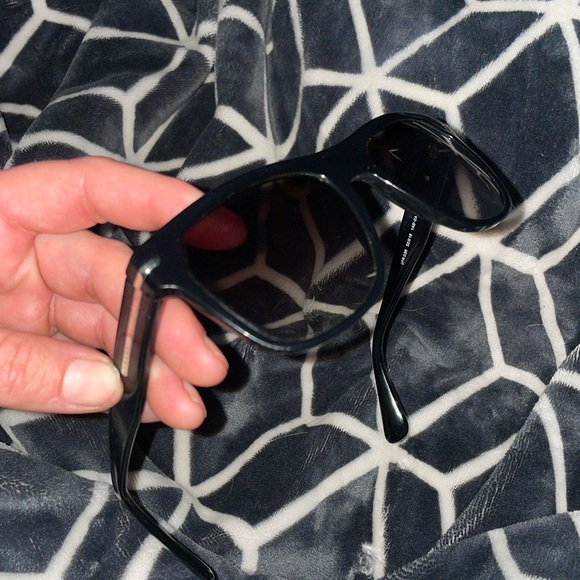 Prada Sunglasses - Prada SPR 03R in Black Case and Box - Picture 2 of 7